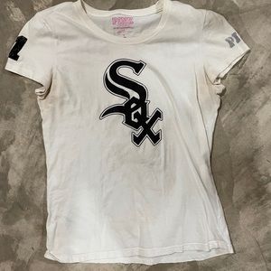 Women’s PINK Chicago White Sox tee